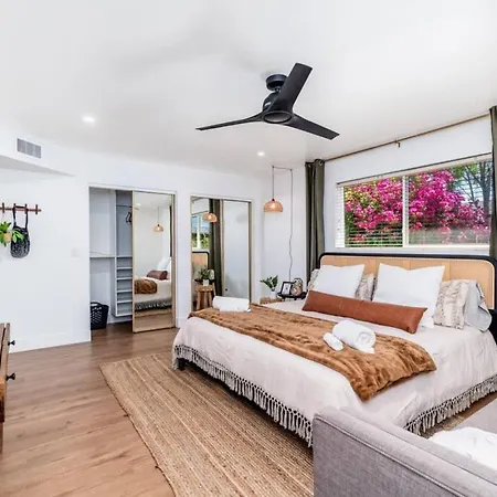 Sunshine, Paradise Escape! Private Pool, Sleeps 12
